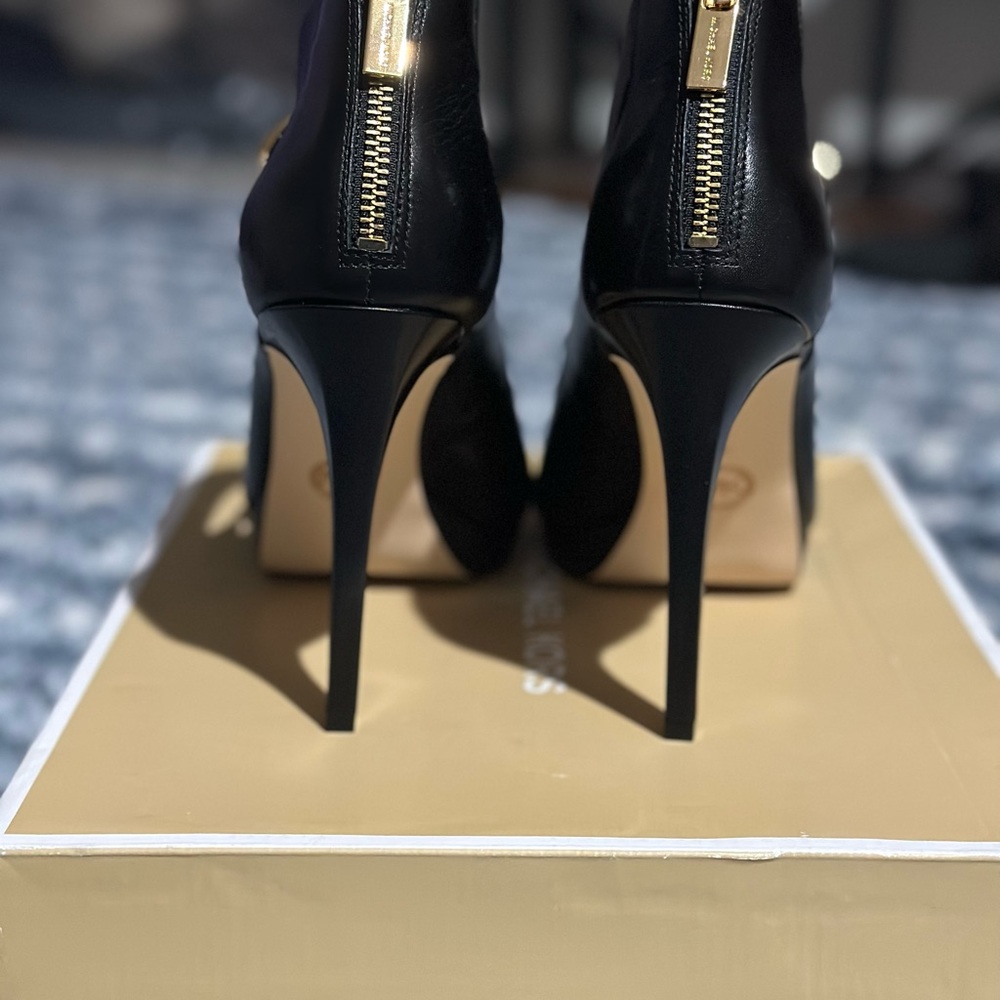 Michael Kors Kimber Sandal 9m - Picture 5 of 8